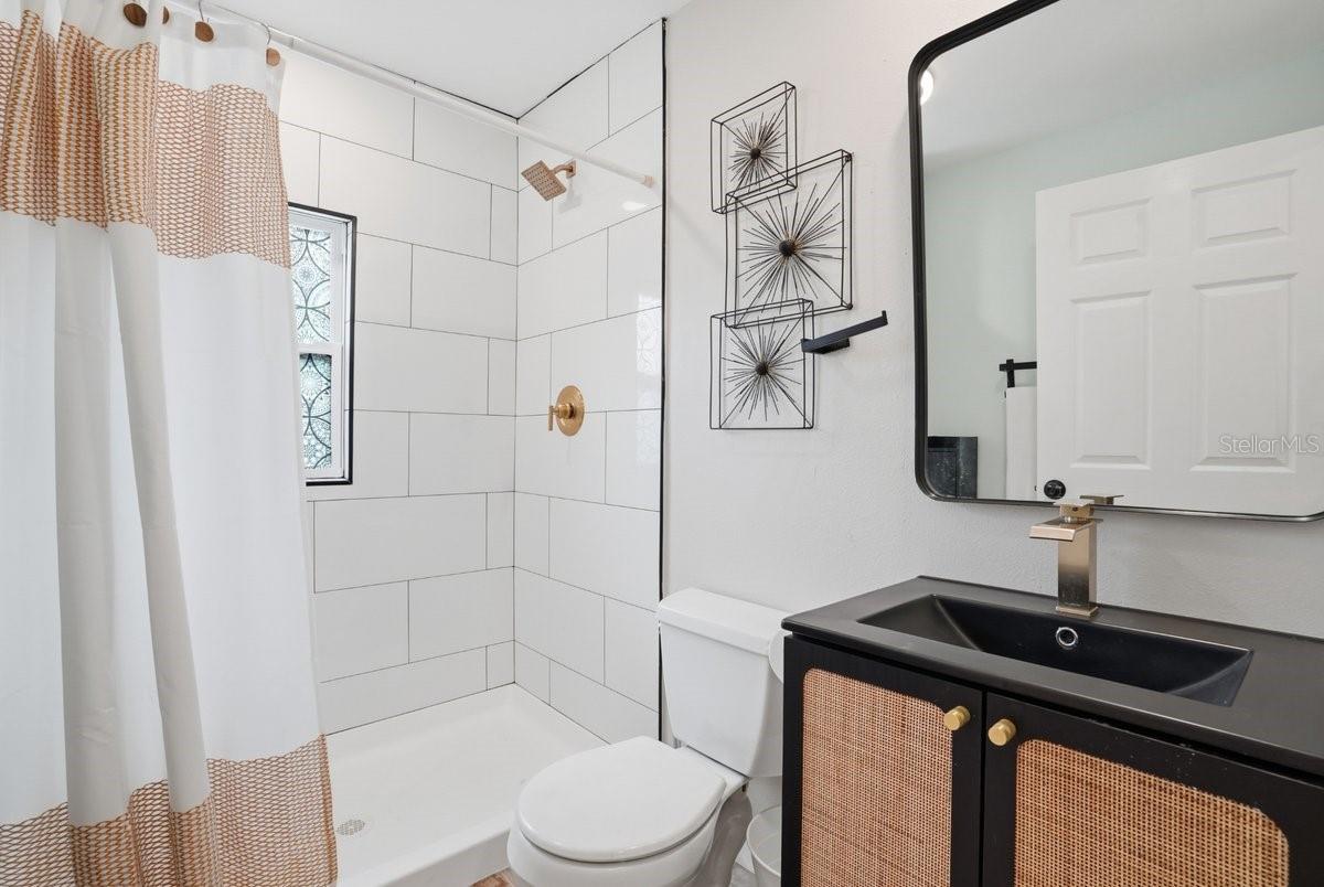 Image 11 of 32 For 118 92nd Avenue