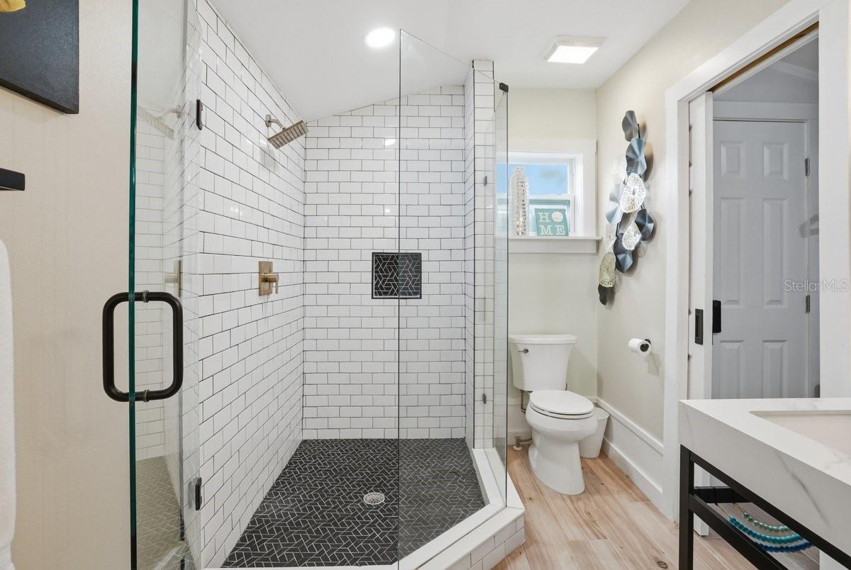 Image 13 of 32 For 118 92nd Avenue