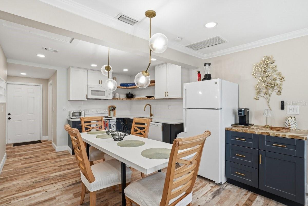 Image 6 of 32 For 118 92nd Avenue