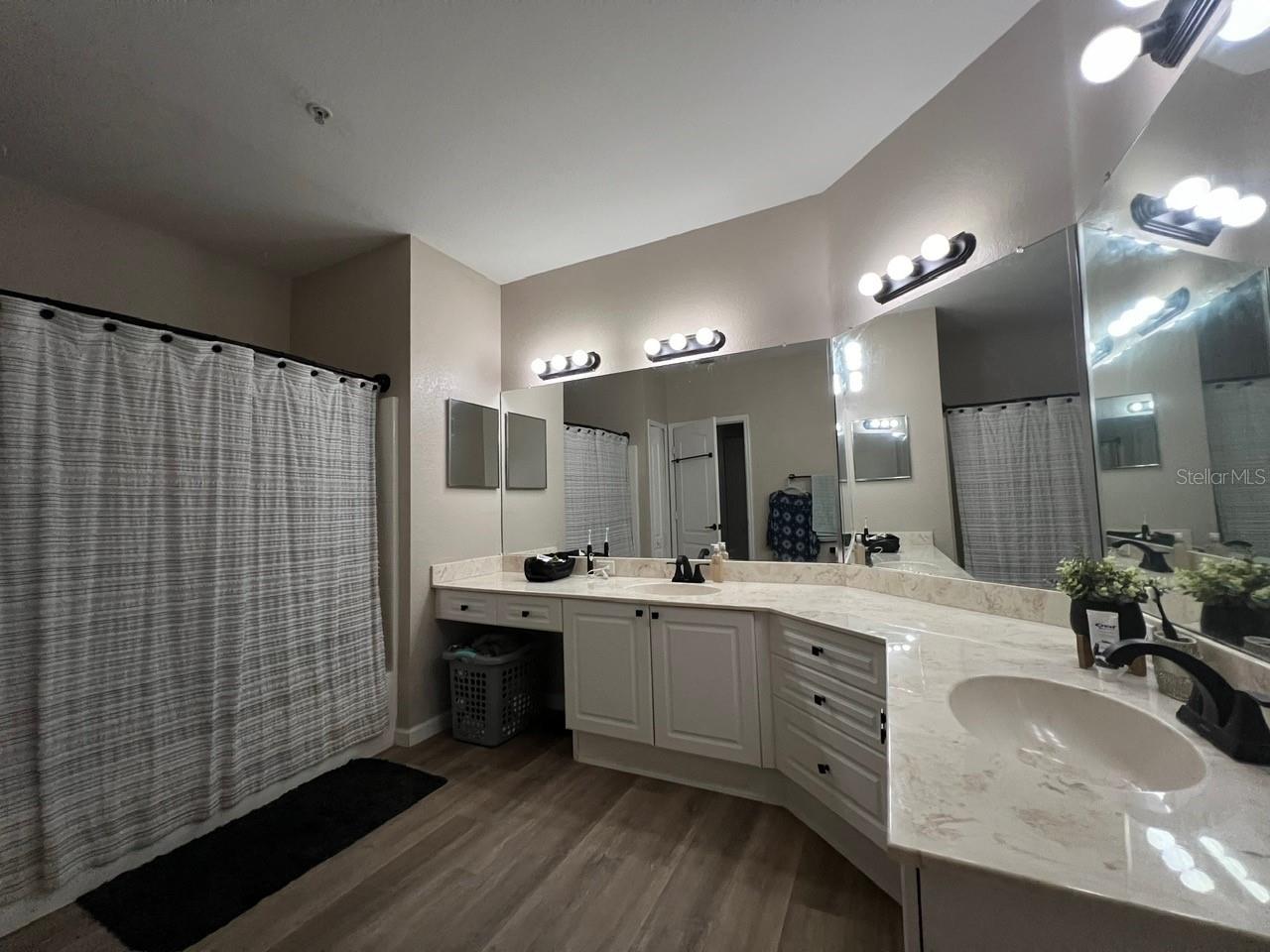 Image 22 of 37 For 2725 Via Cipriani  722a