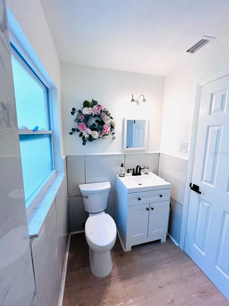 Listing photo id 10 for 1300 21st Street S