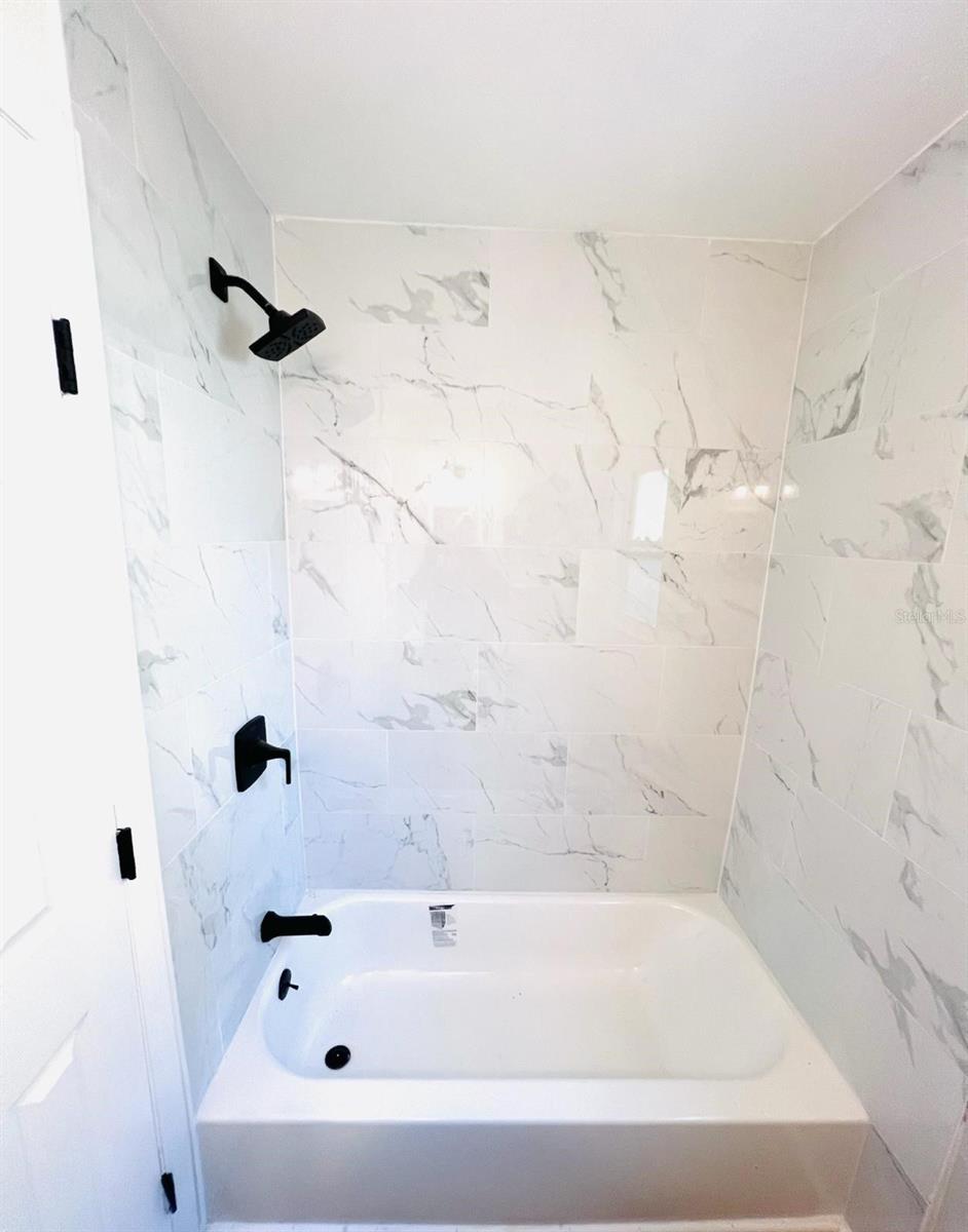 Listing photo id 11 for 1300 21st Street S