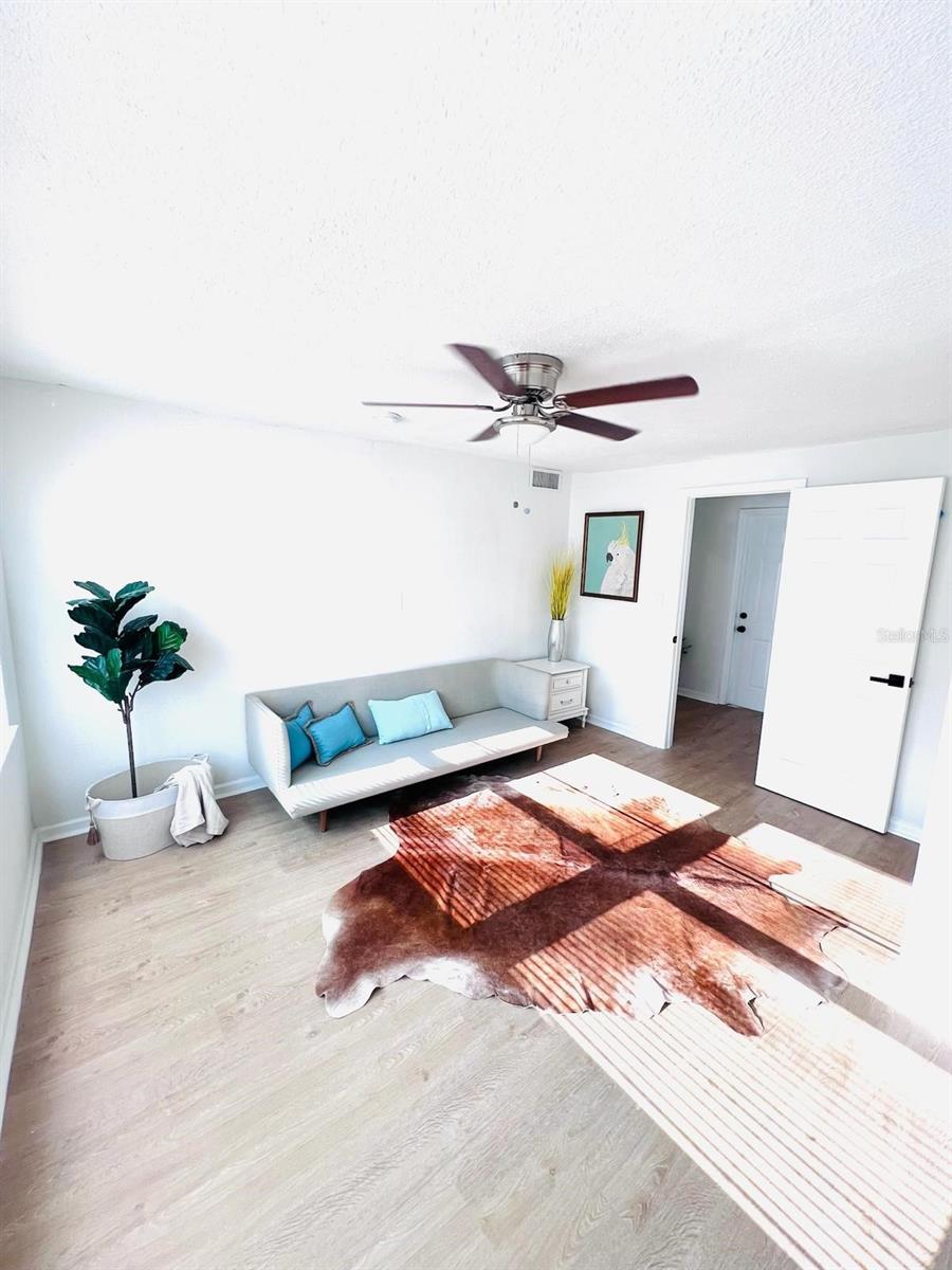 Listing photo id 14 for 1300 21st Street S