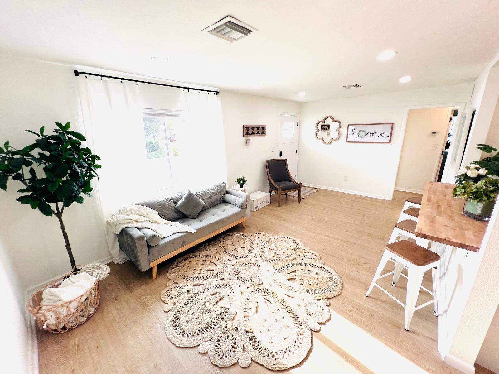 Listing photo id 3 for 1300 21st Street S