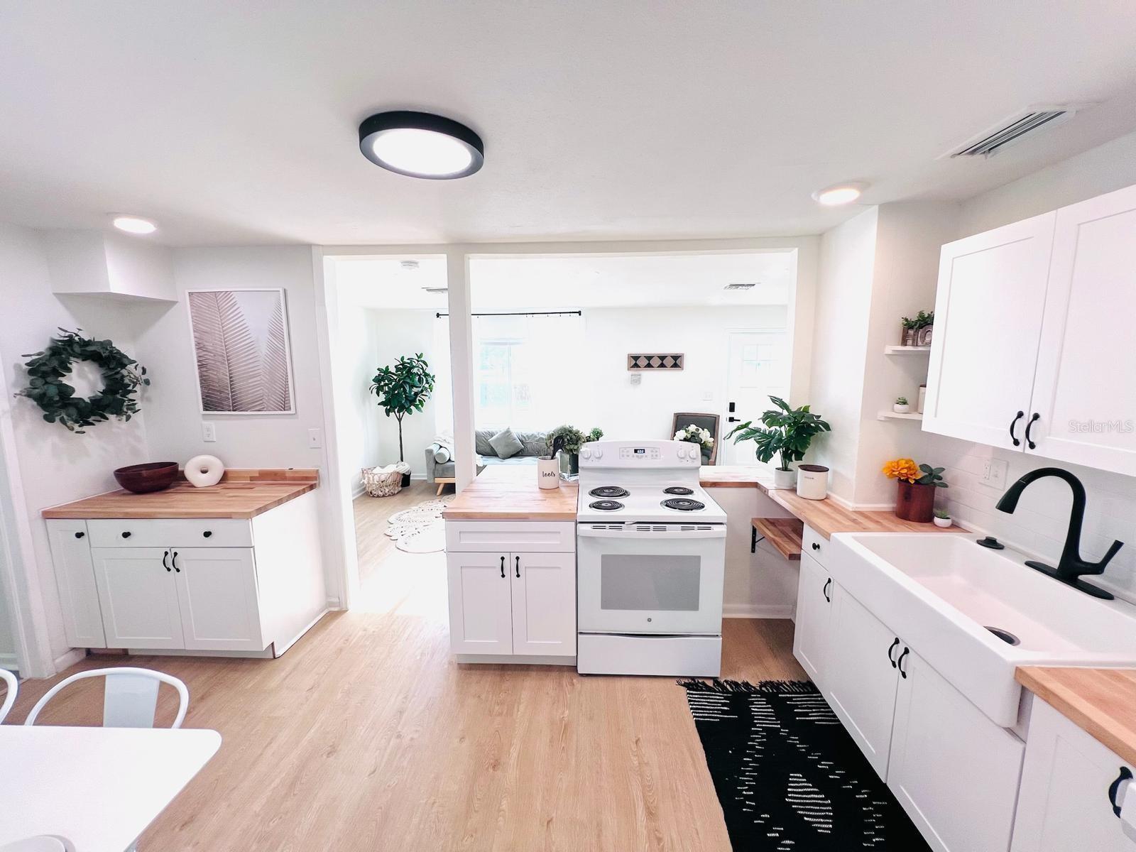 Listing photo id 5 for 1300 21st Street S