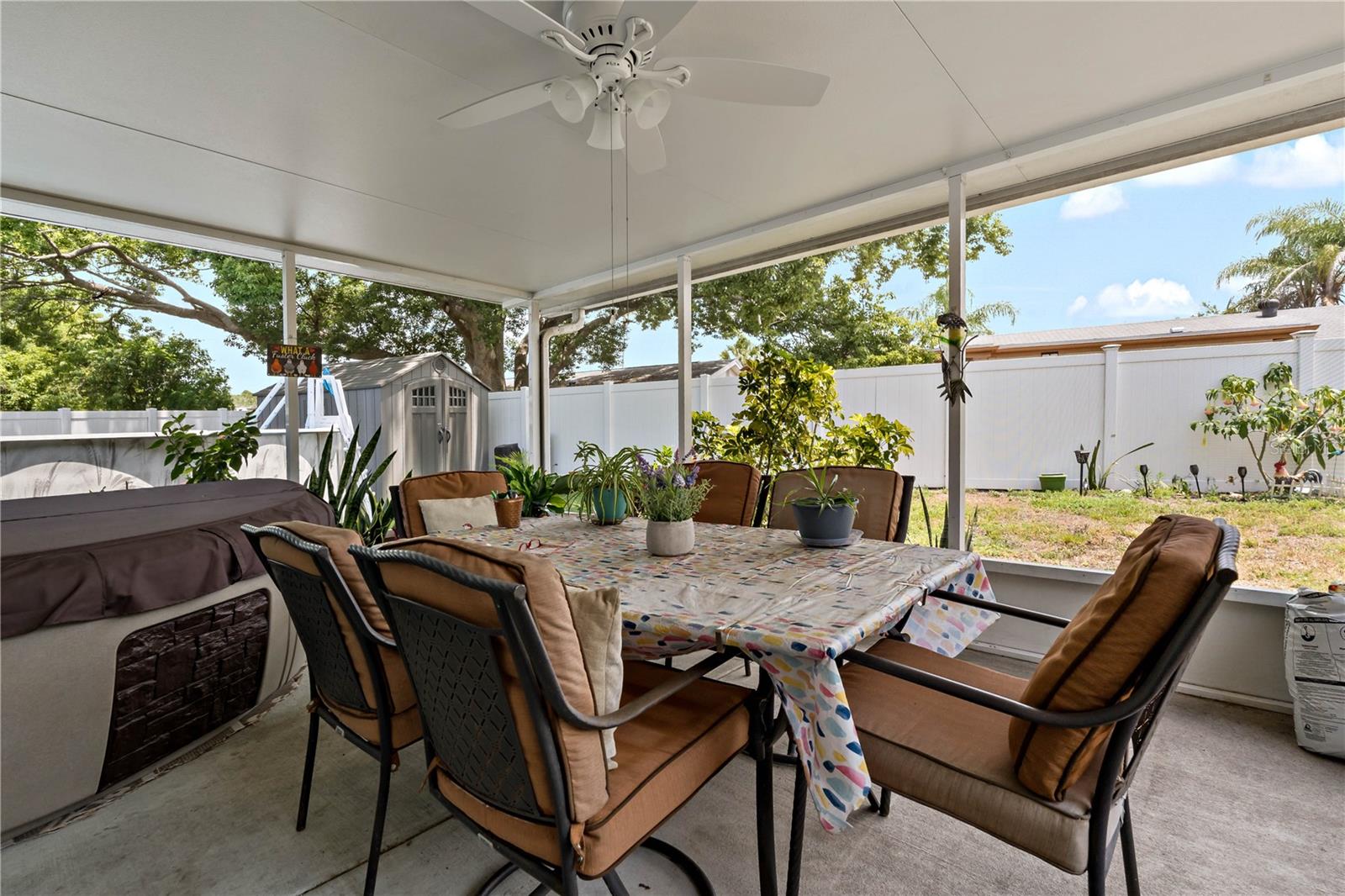 Listing photo id 13 for 7924 Datura Ln.