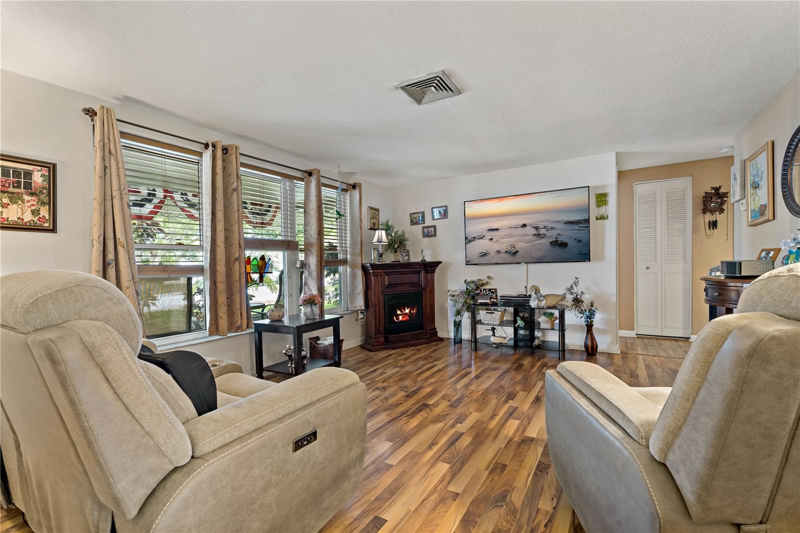 Listing photo id 4 for 7924 Datura Ln.