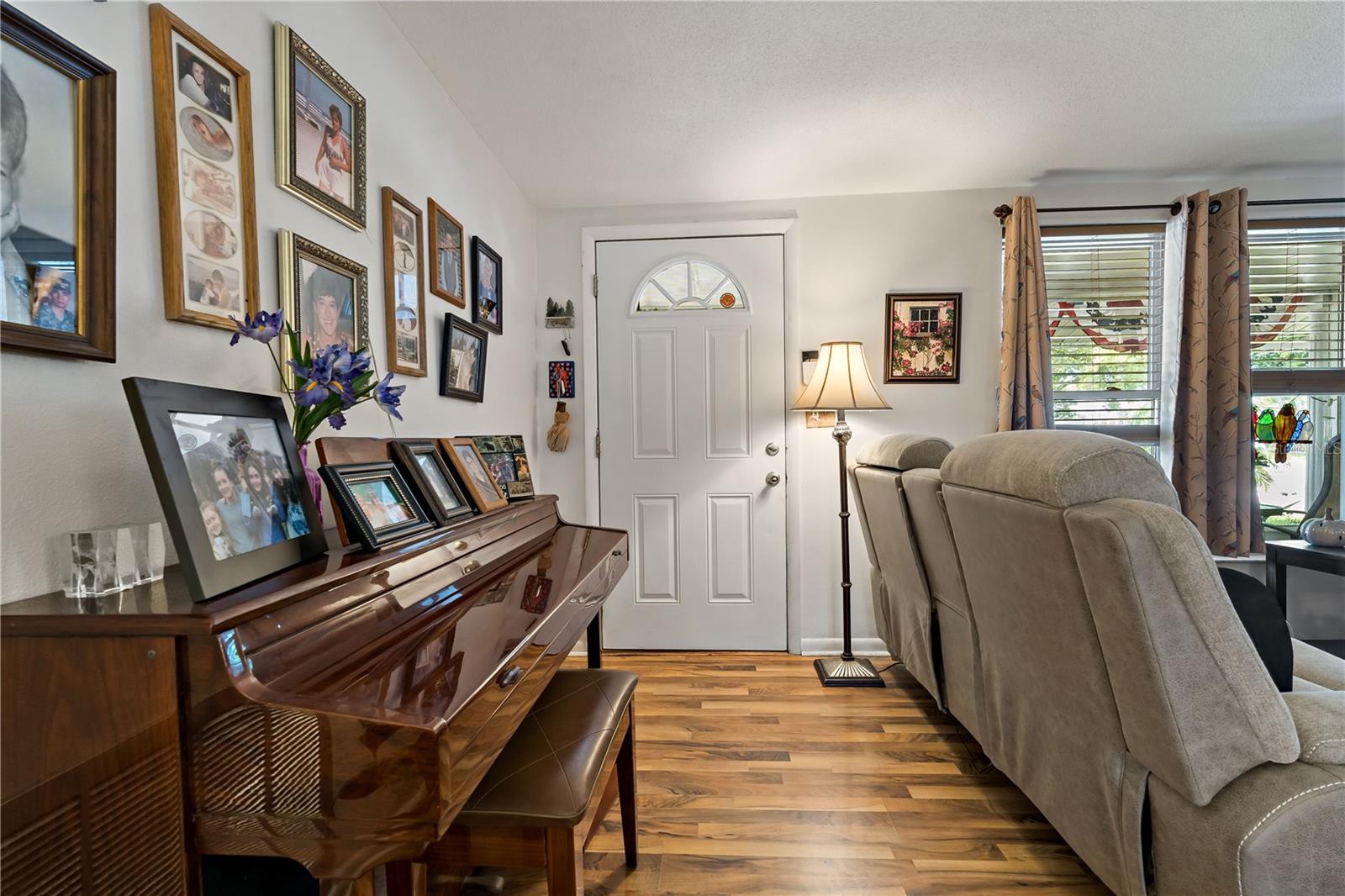 Listing photo id 5 for 7924 Datura Ln.