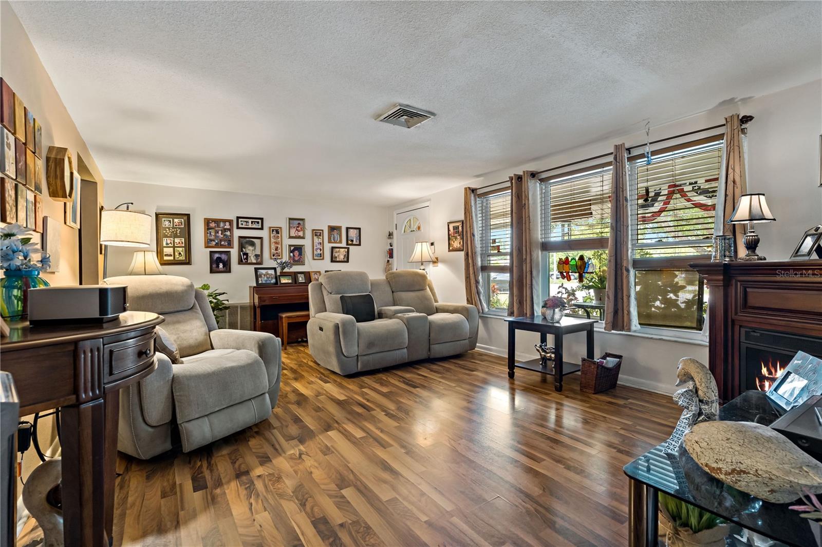 Listing photo id 6 for 7924 Datura Ln.