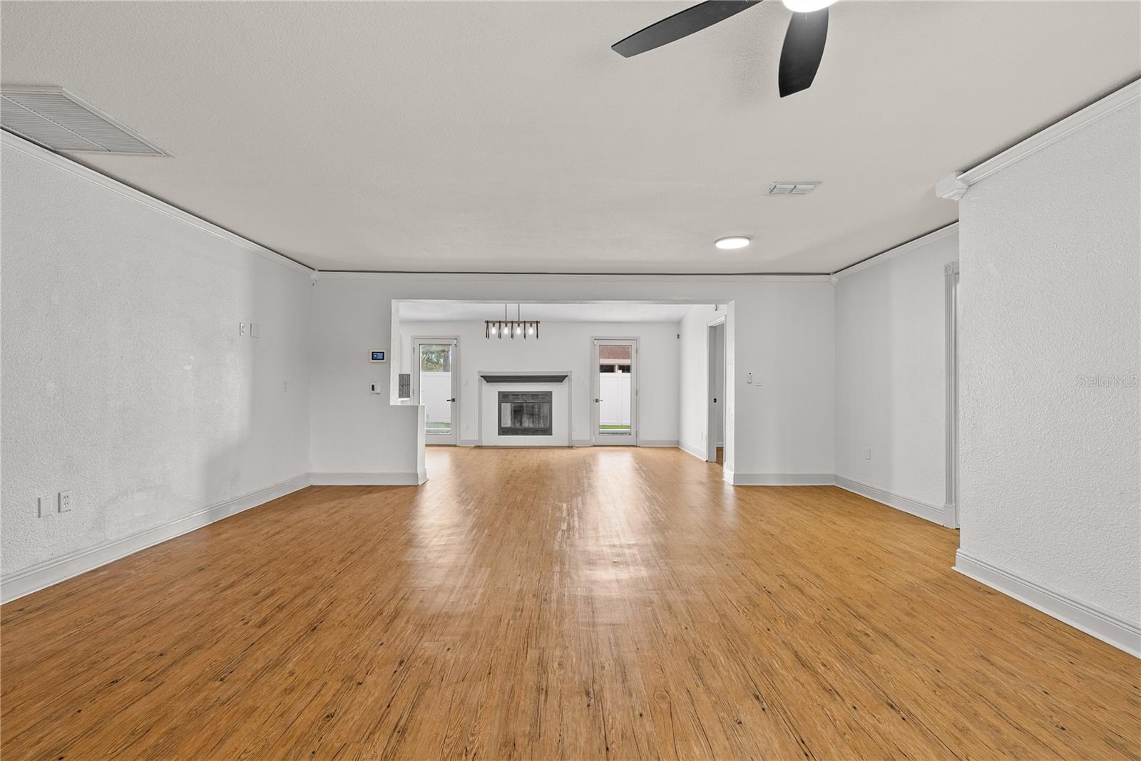 Listing photo id 8 for 9554 86th Avenue