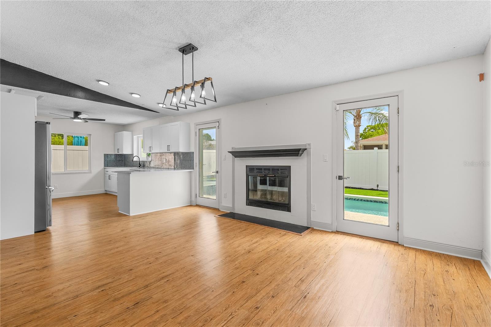 Listing photo id 10 for 9554 86th Avenue