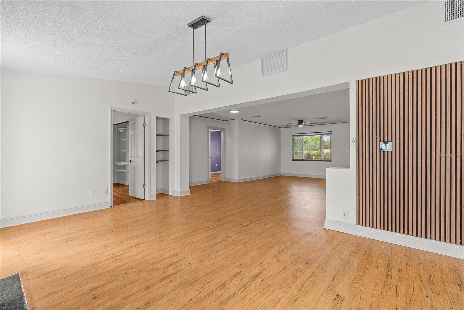 Listing photo id 14 for 9554 86th Avenue