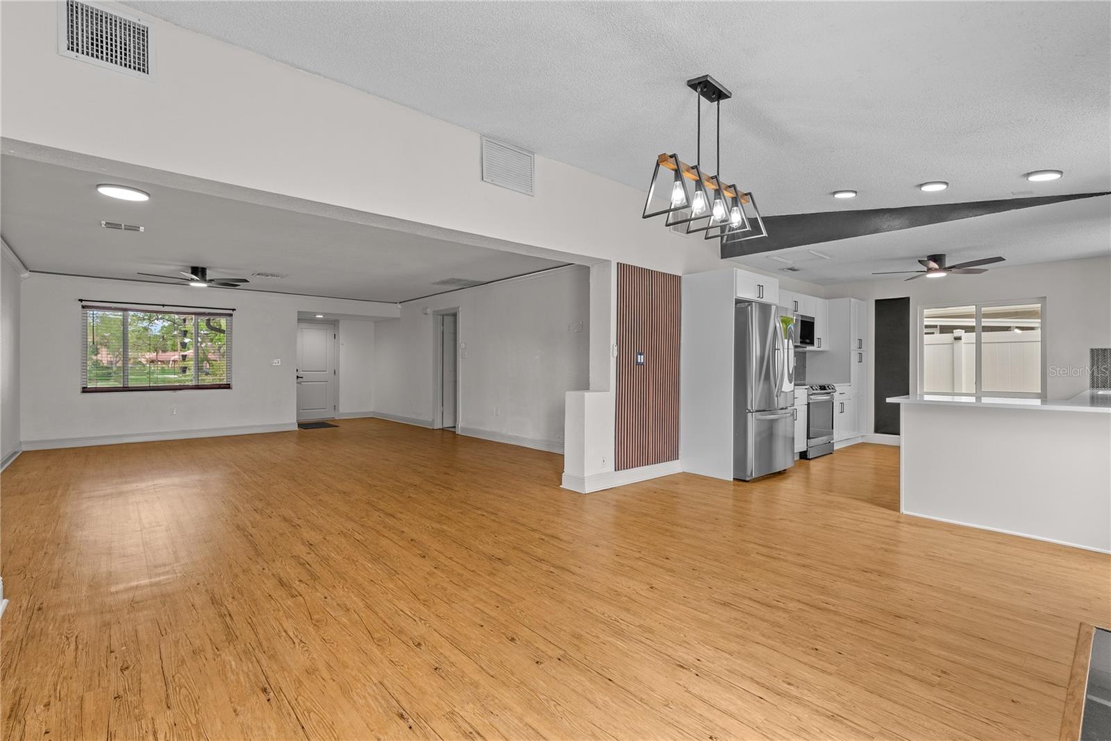 Listing photo id 15 for 9554 86th Avenue