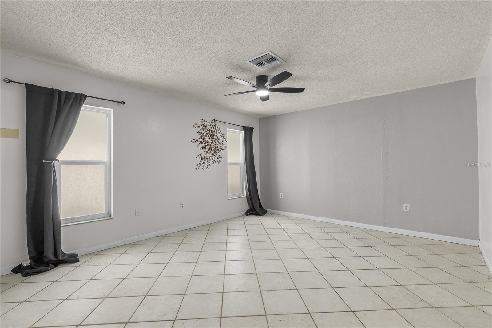 Listing photo id 17 for 9554 86th Avenue