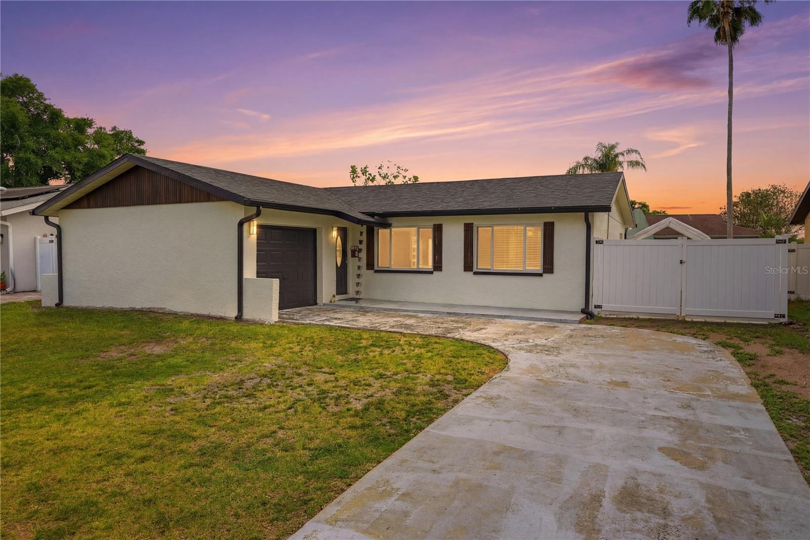 Listing photo id 0 for 9554 86th Avenue