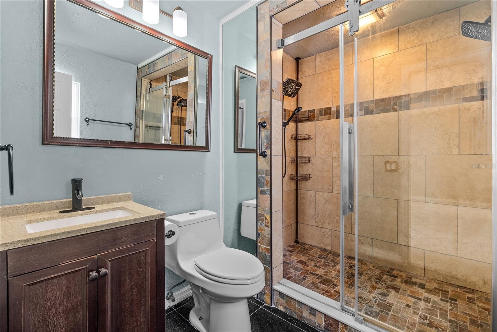 Listing photo id 18 for 9554 86th Avenue