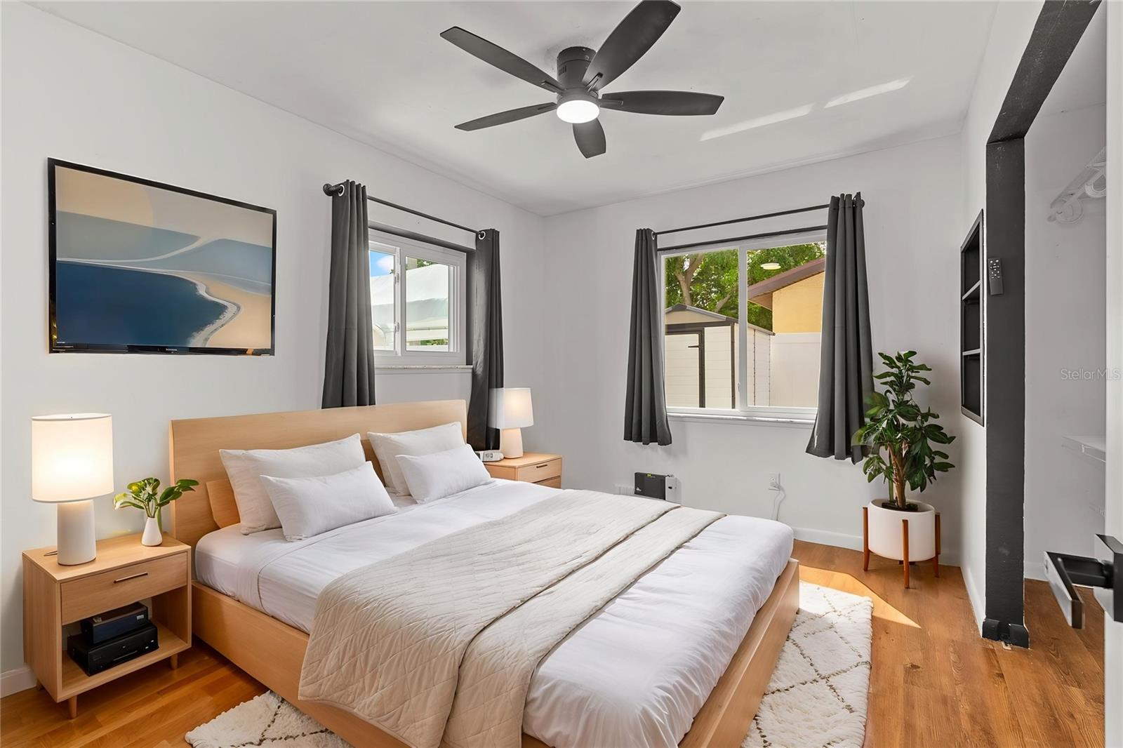 Listing photo id 21 for 9554 86th Avenue