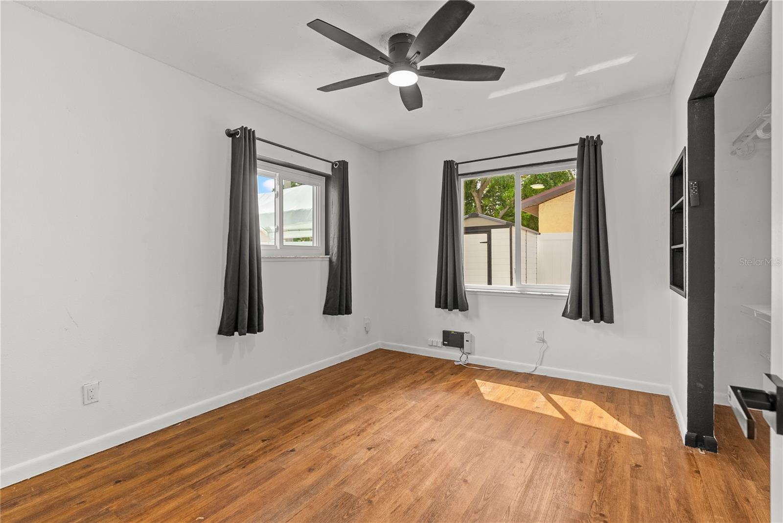 Listing photo id 22 for 9554 86th Avenue