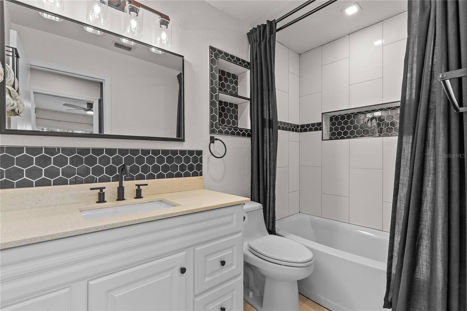 Listing photo id 23 for 9554 86th Avenue