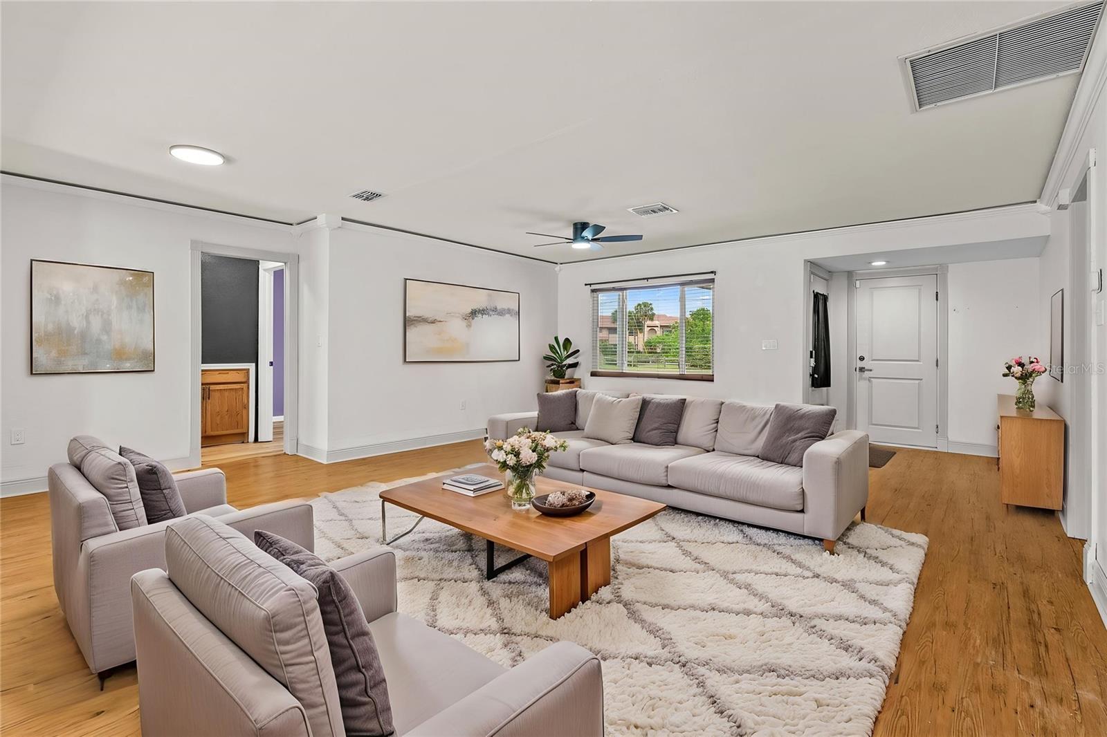 Listing photo id 1 for 9554 86th Avenue