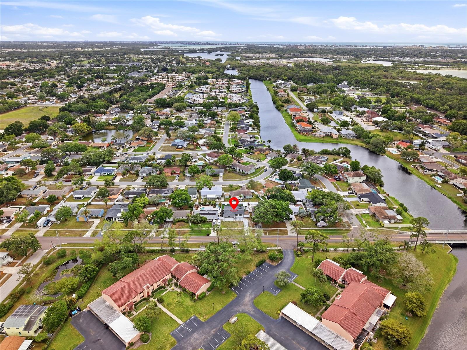 Listing photo id 31 for 9554 86th Avenue