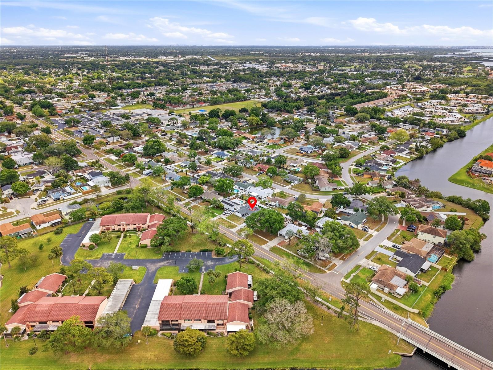 Listing photo id 32 for 9554 86th Avenue