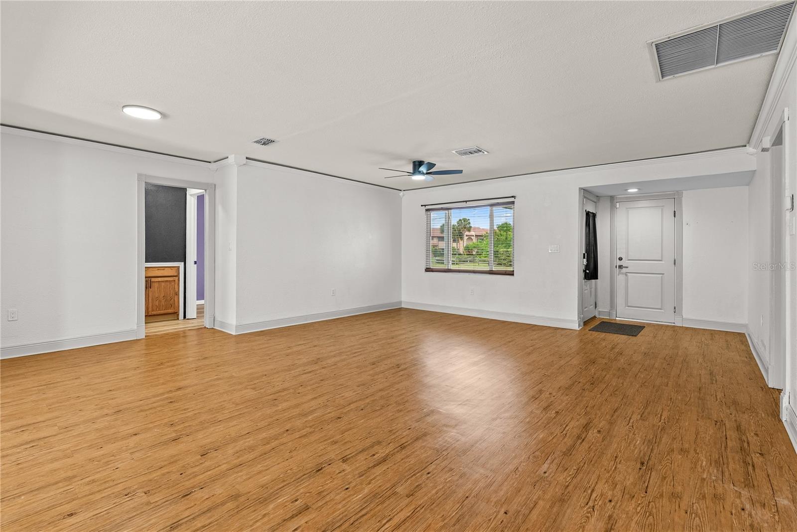 Listing photo id 5 for 9554 86th Avenue