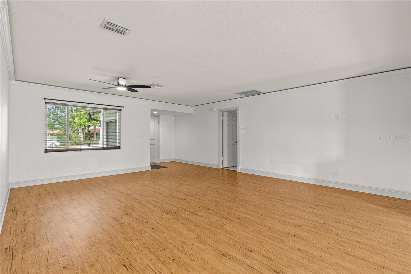 Listing photo id 6 for 9554 86th Avenue