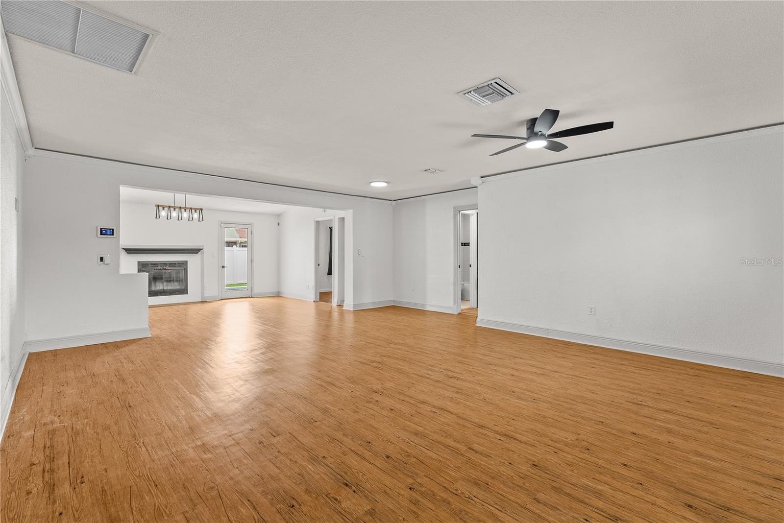 Listing photo id 7 for 9554 86th Avenue