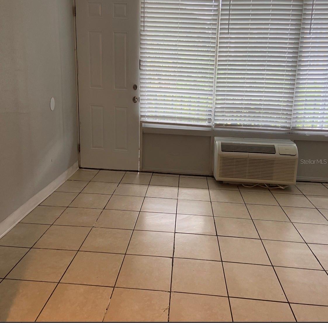 Image 4 of 6 For 515 Bon Air Street 147