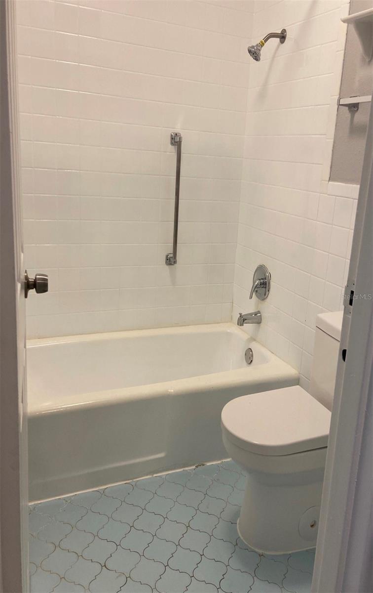 Image 6 of 6 For 515 Bon Air Street 147