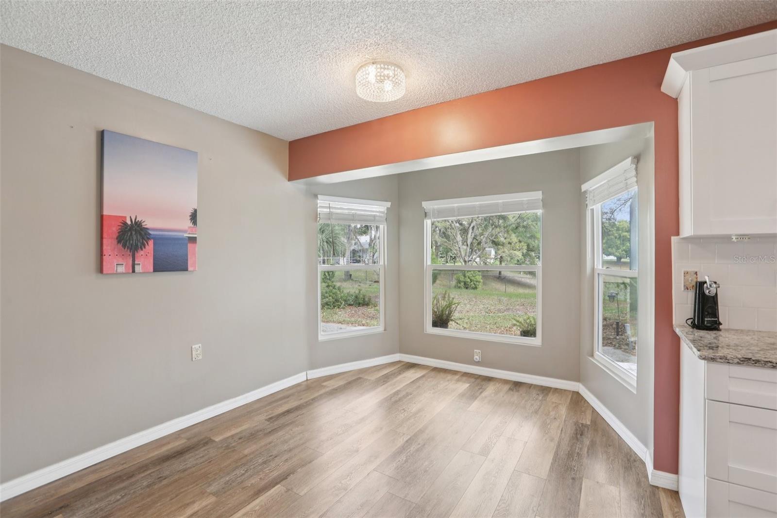 Image 11 of 28 For 366 Leafy Way Ave