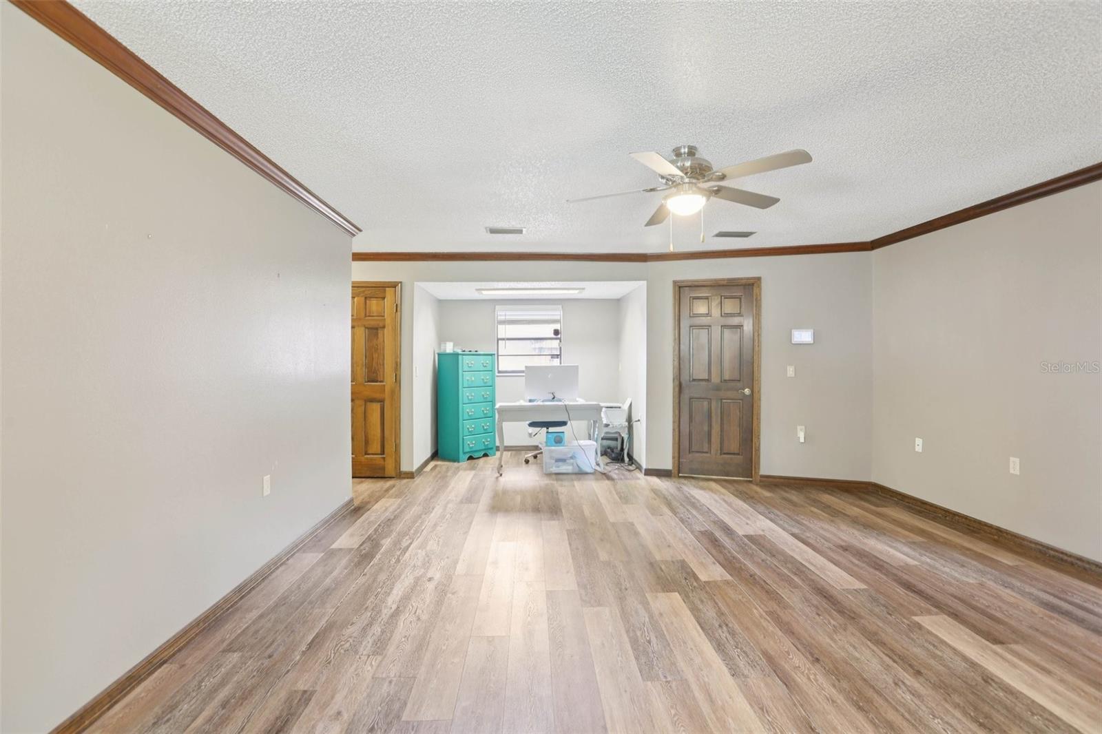 Image 14 of 28 For 366 Leafy Way Ave