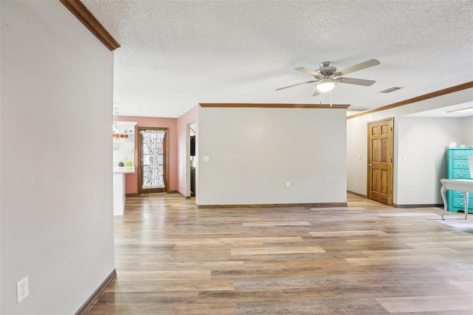 Image 15 of 28 For 366 Leafy Way Ave