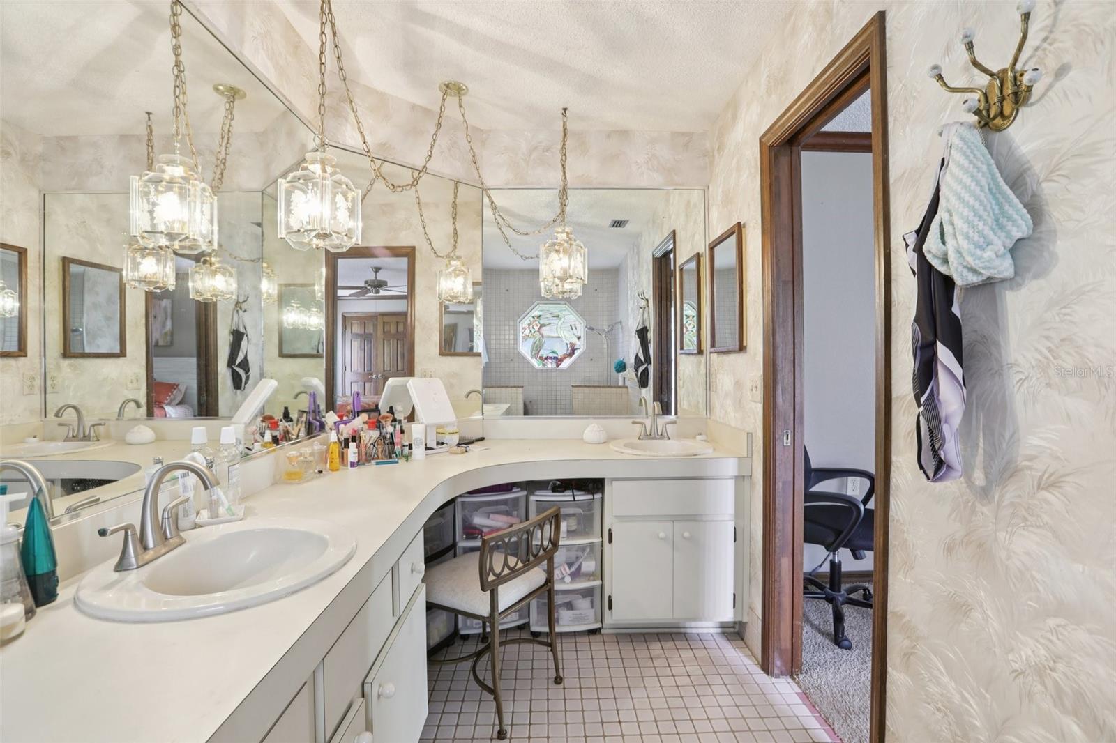 Image 19 of 28 For 366 Leafy Way Ave