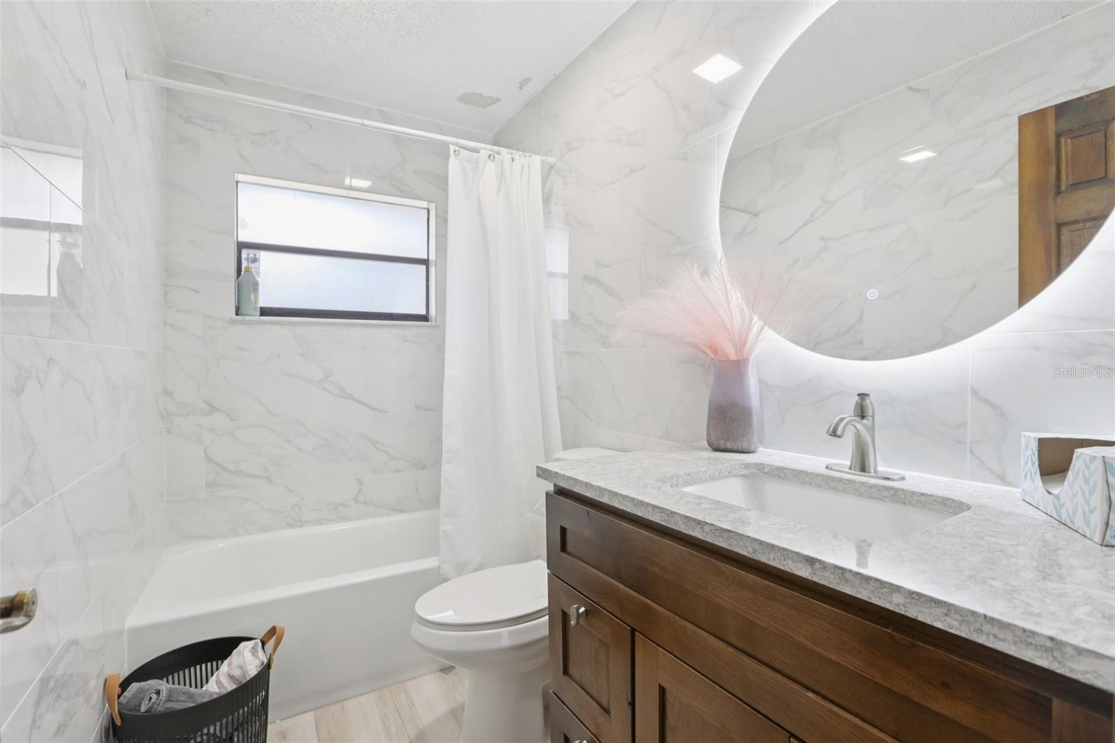 Image 21 of 28 For 366 Leafy Way Ave