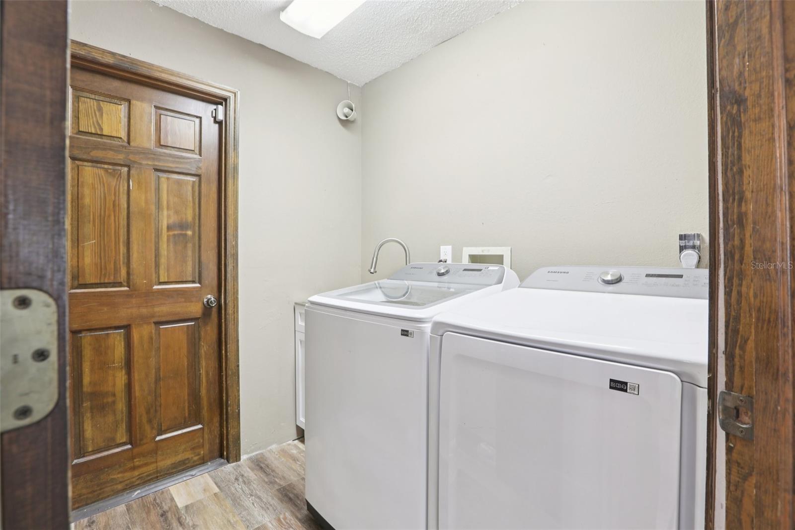 Image 23 of 28 For 366 Leafy Way Ave