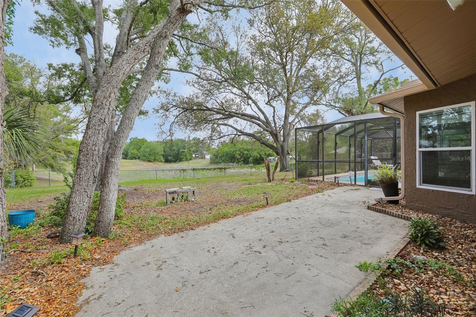 Image 26 of 28 For 366 Leafy Way Ave