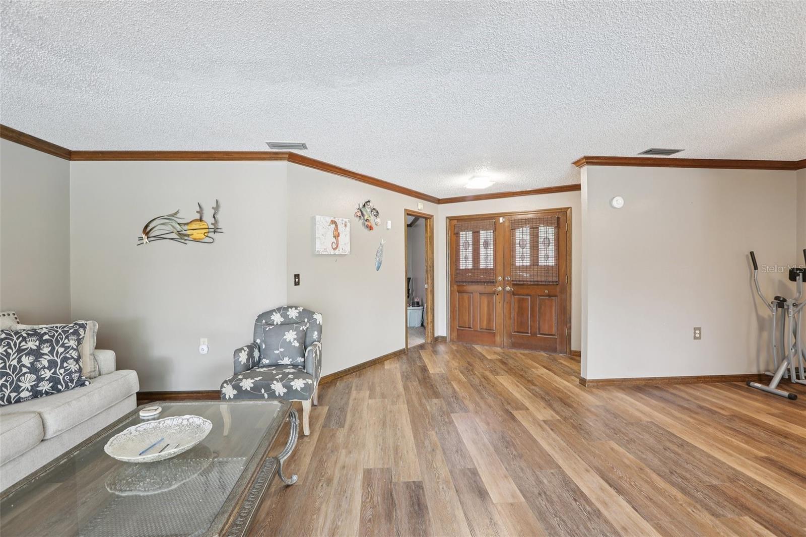 Image 5 of 28 For 366 Leafy Way Ave