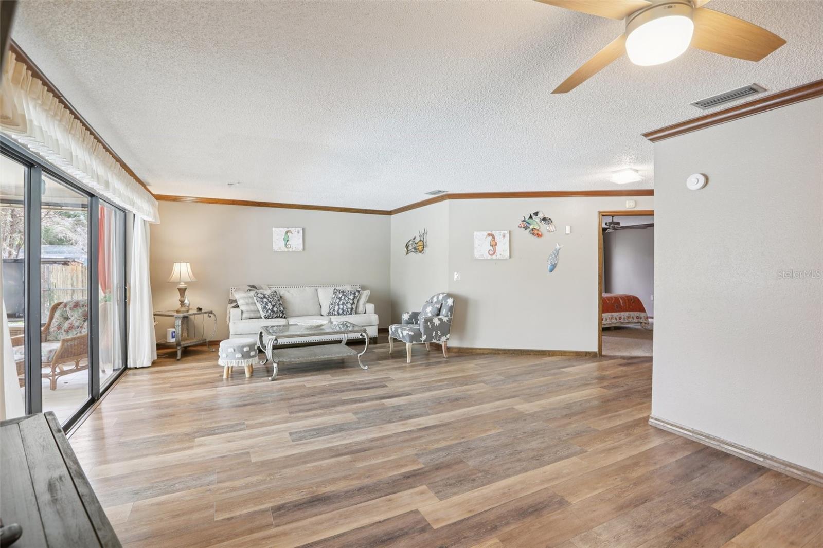 Image 7 of 28 For 366 Leafy Way Ave