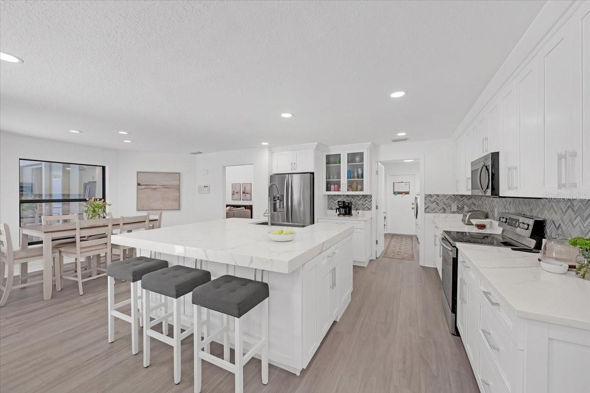 Image 10 of 37 For 6210 Iroquois Court