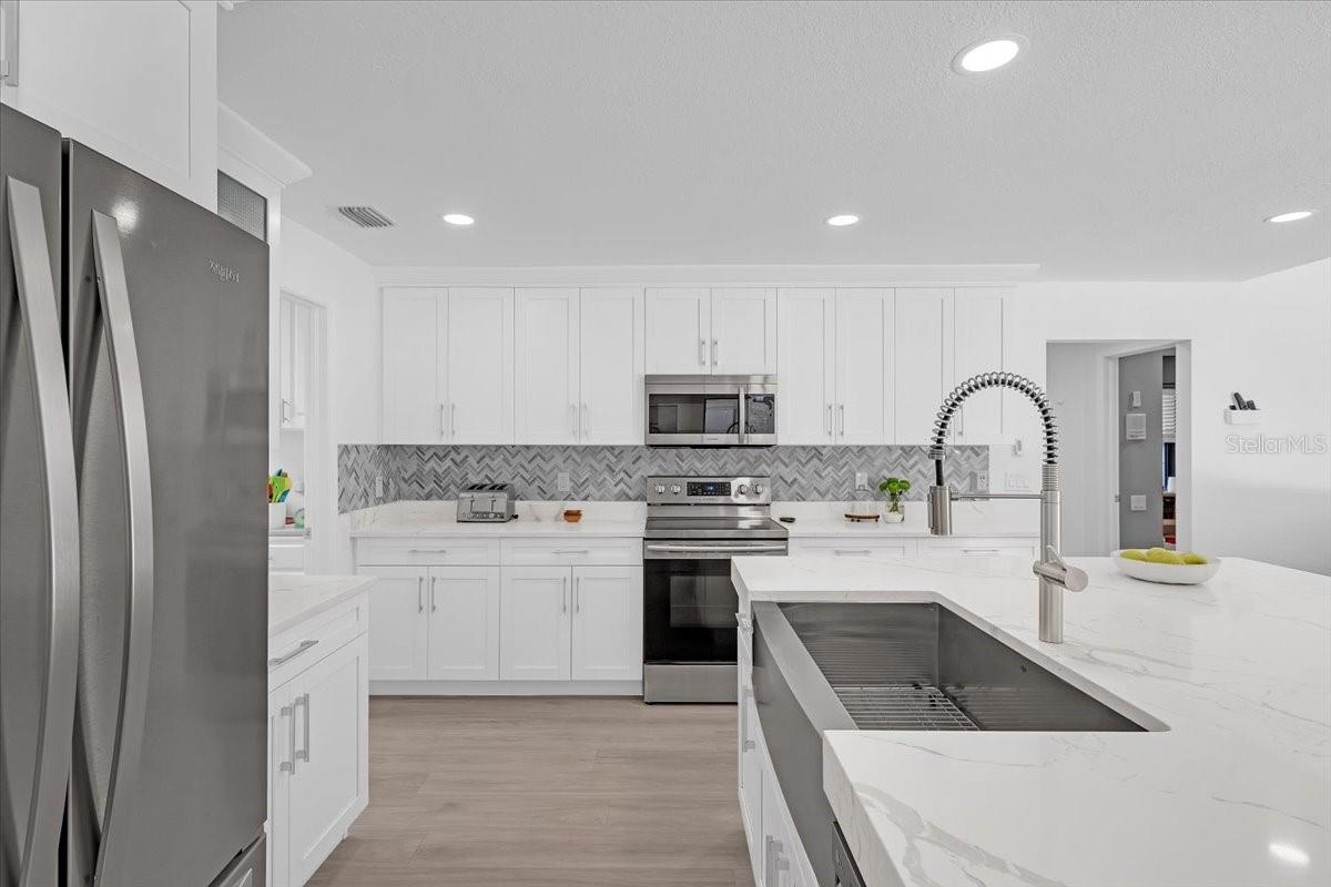 Image 11 of 37 For 6210 Iroquois Court