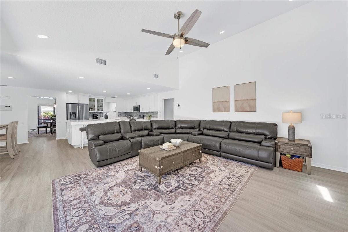 Image 14 of 37 For 6210 Iroquois Court