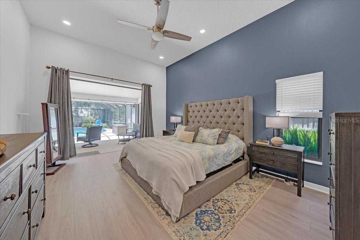 Image 17 of 37 For 6210 Iroquois Court