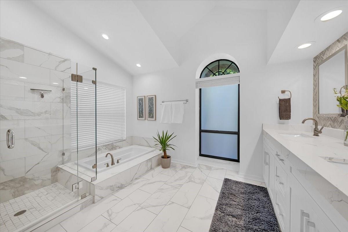 Image 18 of 37 For 6210 Iroquois Court