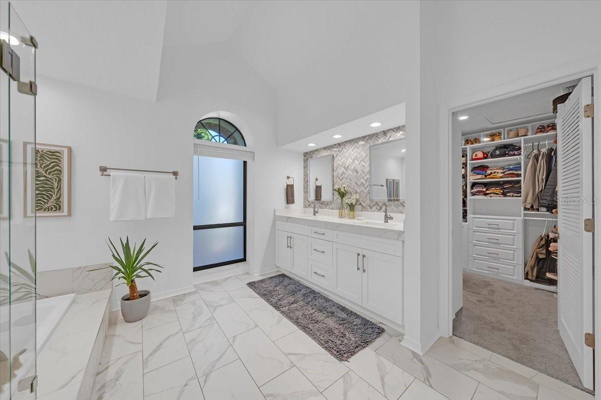 Image 19 of 37 For 6210 Iroquois Court