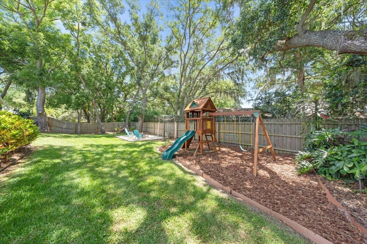 Image 32 of 37 For 6210 Iroquois Court