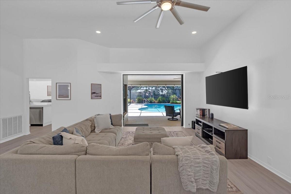 Image 7 of 37 For 6210 Iroquois Court