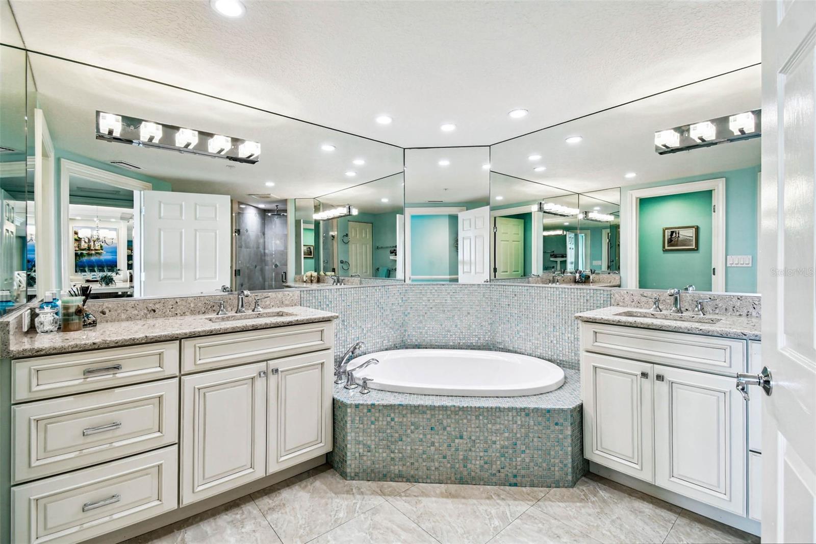 Image 18 of 31 For 16750 Gulf Boulevard 315