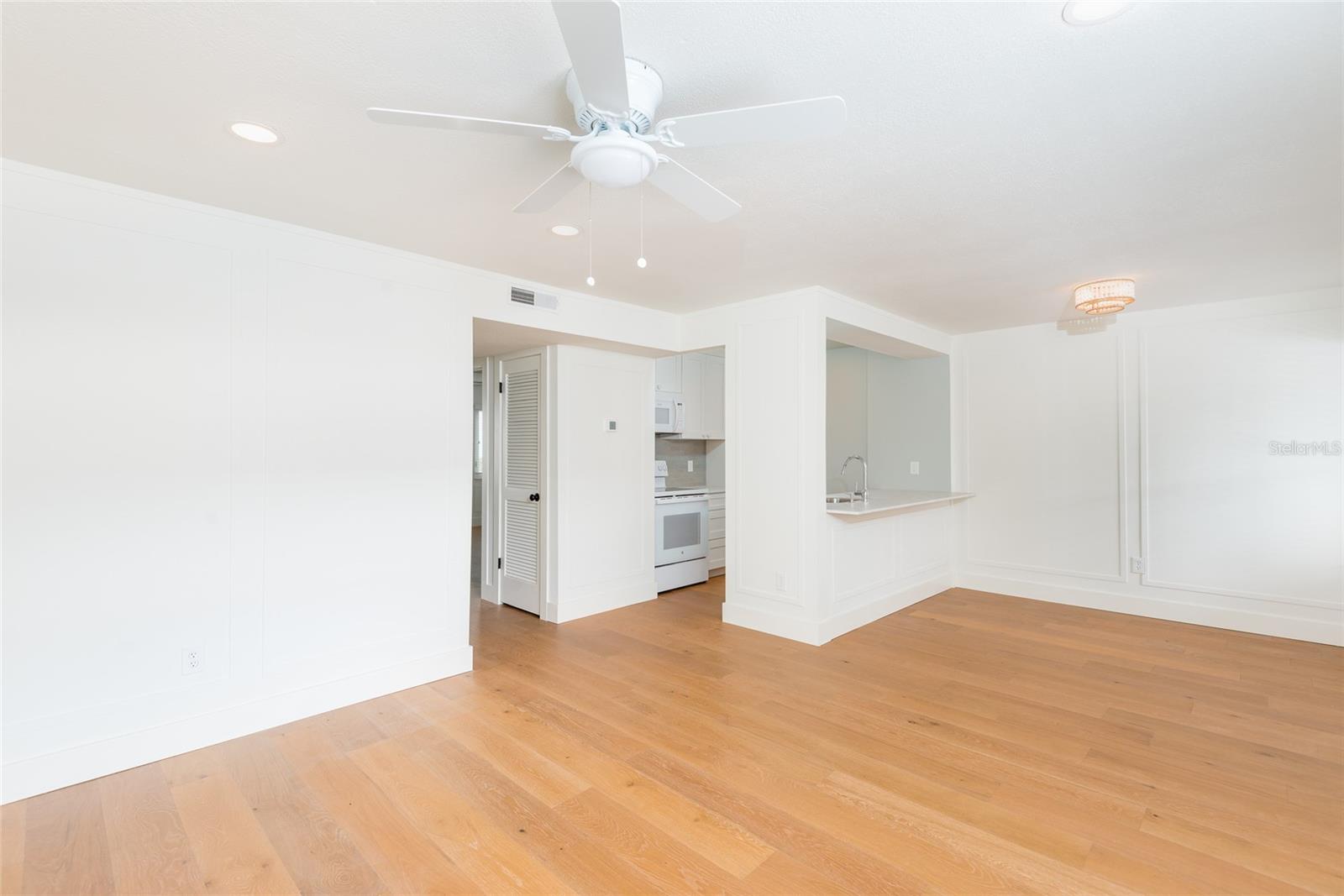 Image 11 of 19 For 525 Lincoln Avenue 106